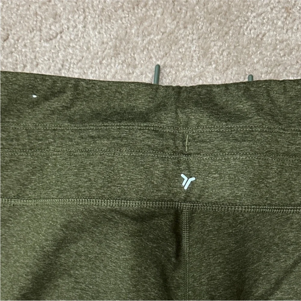 Old Navy Active CozeCore High-Rise
Green Leggings - Picture 9 of 12